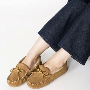 Minnetonka Sheepskin Fur lined Brown Moccasin Leather Shoes Size 6 🌴